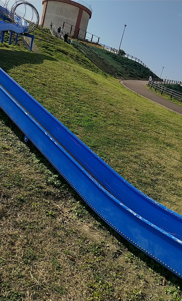 沖縄の公園　滑り台